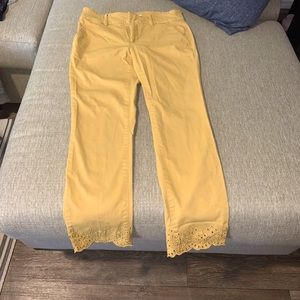 Yellow Capri Straight-Legged Dress Pants Size 6